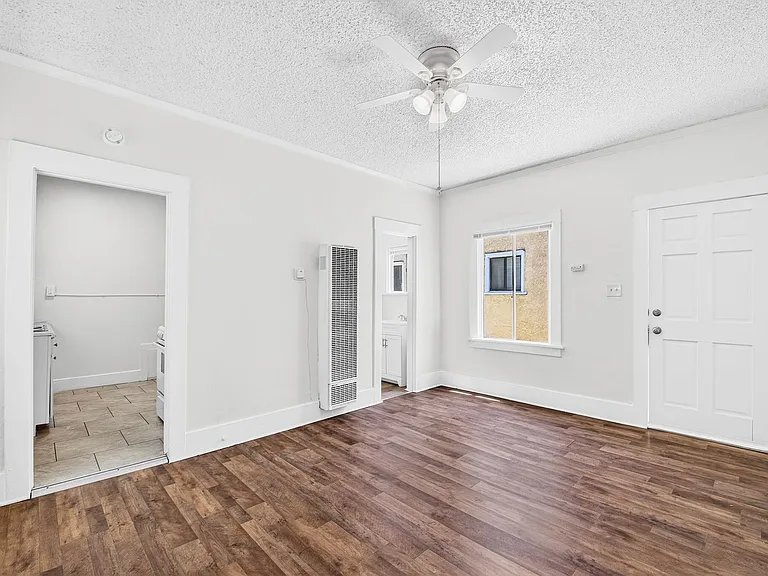 1074 Obispo Ave — Photo 3