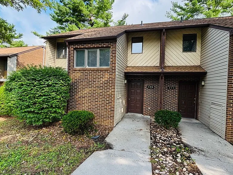 306 Shenandoah Cir — Photo 3