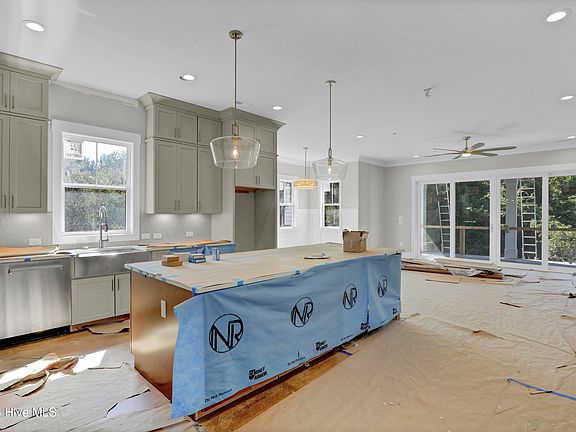 5th image of 828 Lake Willow Way