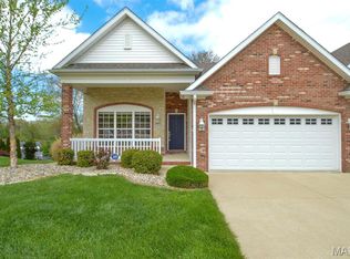 5004 Castlegate Ln, Godfrey, IL 62035