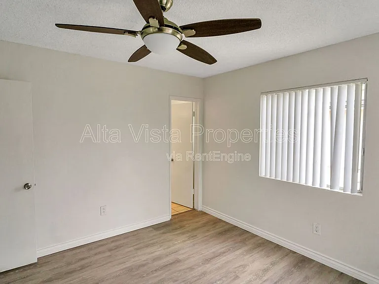 855 Emerald St #A — Photo 13