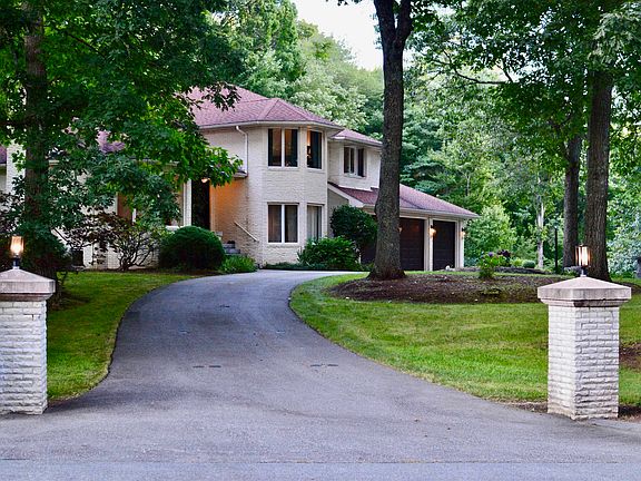 2nd image of 16 Fox Run Lane