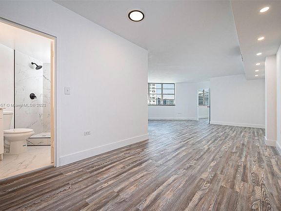 2nd image of 825 Brickell Bay Dr #1662