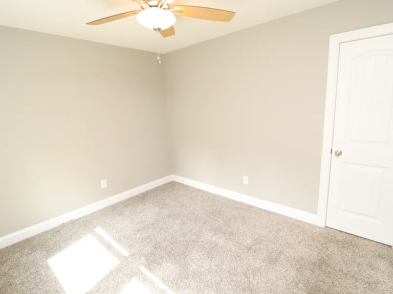 1428 Providence Green Ln — Photo 4
