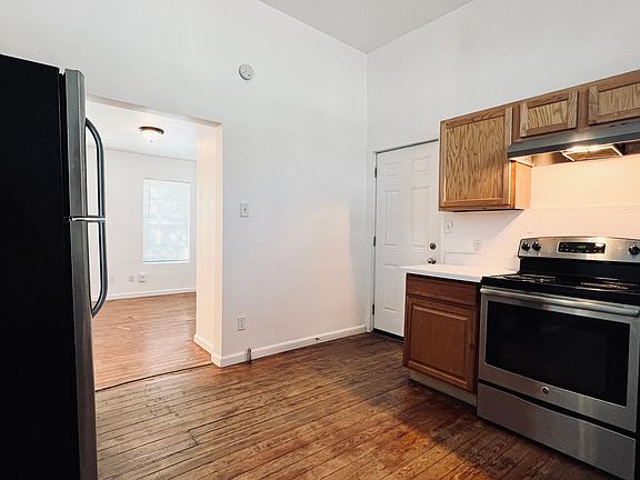 3rd image of 1113 E 2nd St #C