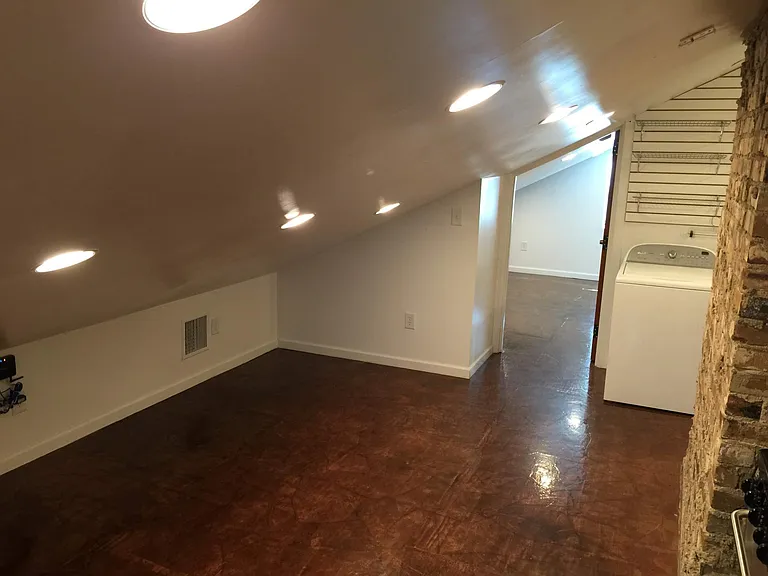 1028 W Hickory St — Photo 23