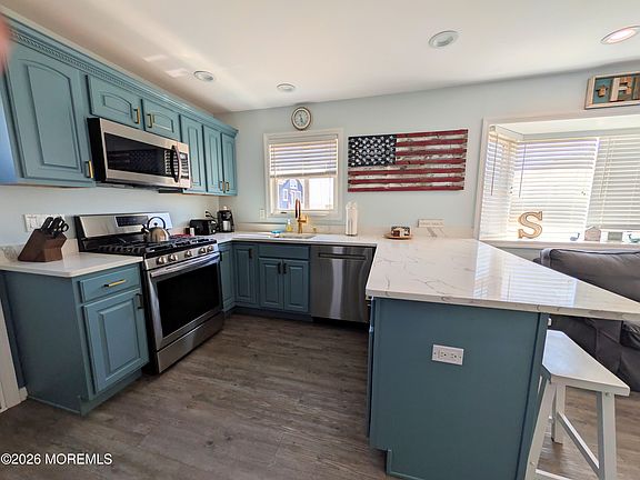 4th image of 3411 Seaview Road