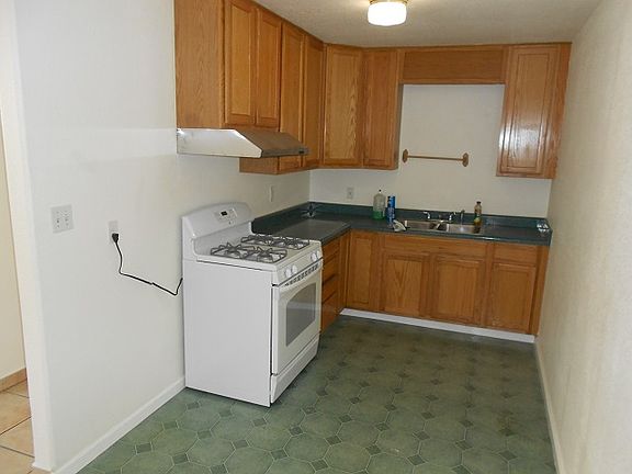 3rd image of 934 Sheridan St