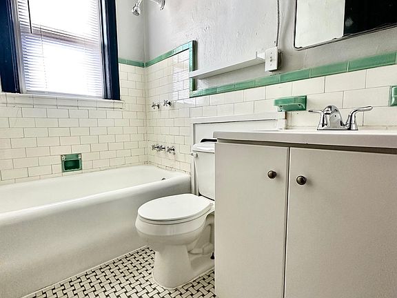 4th image of 4204 Ellenwood Ave #302