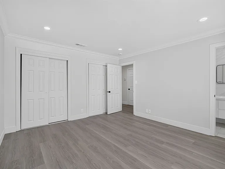 549 N 21st St — Photo 25
