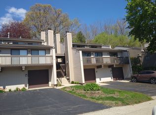 10 Mineola Rd #10, Fox Lake, IL 60020