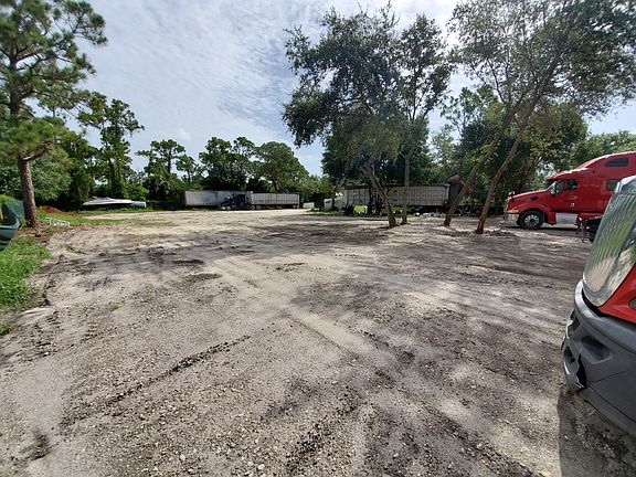5th image of 410 S Nogal St
