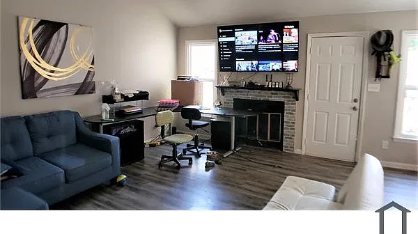 3 bed, 1200 sqft, $1,795 — Photo 2