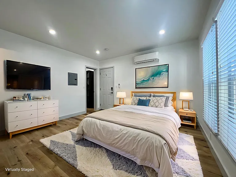 1827 E Ocean Blvd #16 — Photo 1
