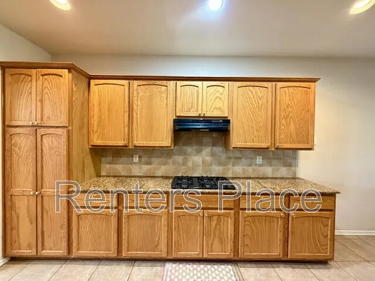 1012 S Desert Palm Ave — Photo 8