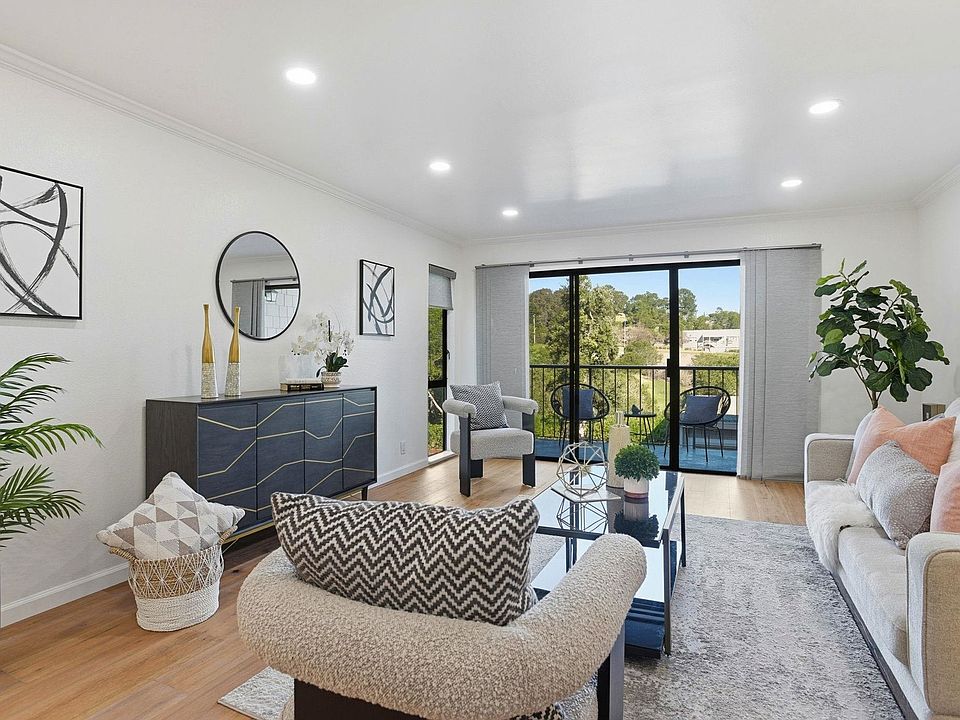 1st image of 1685 Bayridge Way APT 208