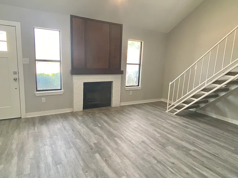 6824 NW Willow Springs Dr — Photo 2