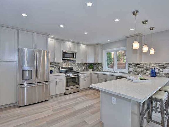 4th image of 543 Vista Mar Ave