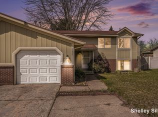 5879 Pine Vista St SE, Kentwood, MI 49548