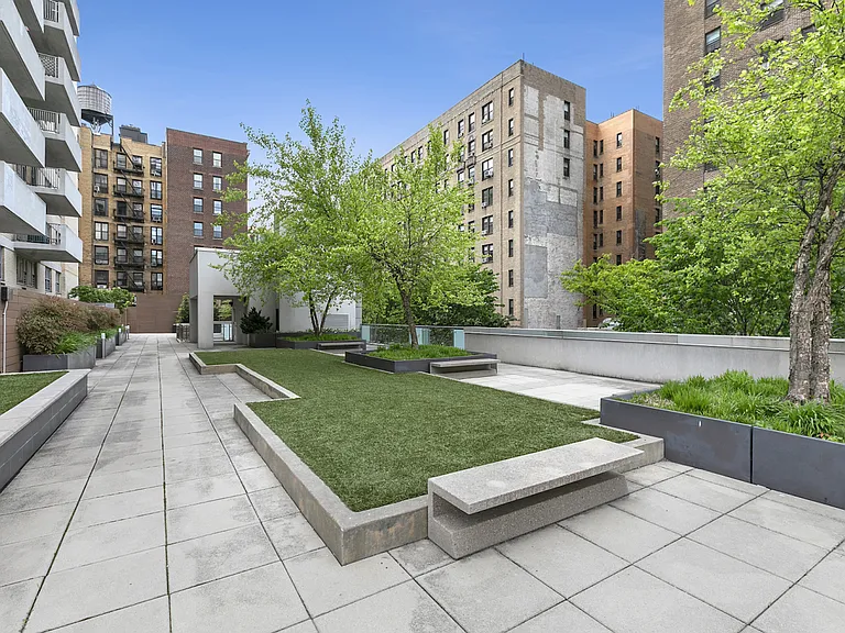 100 W 93rd St #21B — Photo 11