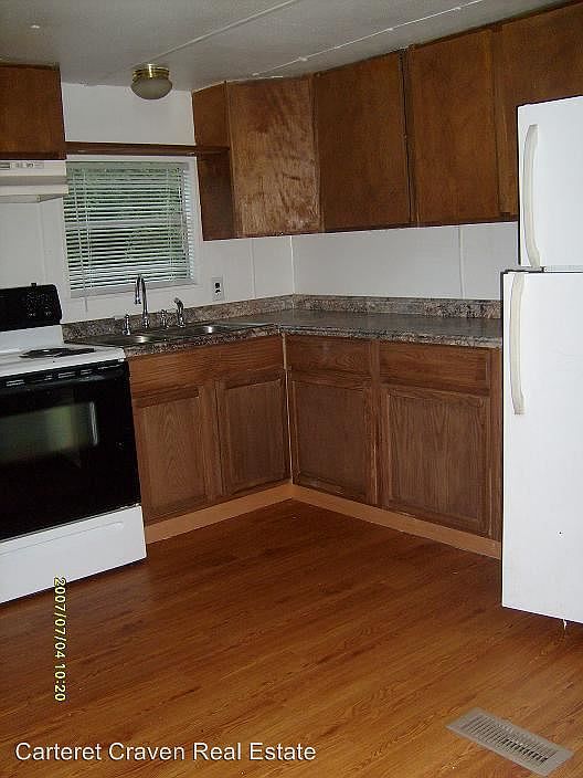 2nd image of 930A Sunset Dr
