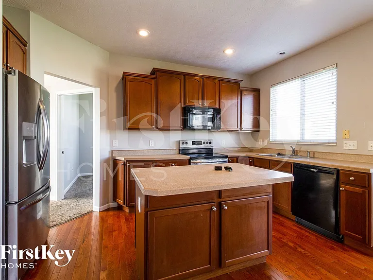 6626 Thistle Grv — Photo 7