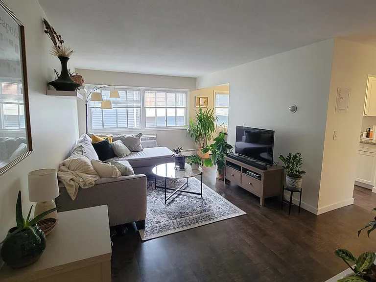 330 Monroe St NE #6 — Photo 1