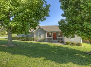401 Ravenwood Cir, Neosho, MO 64850