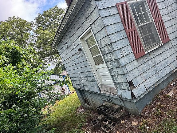 4th image of 1625 Ridge Dr