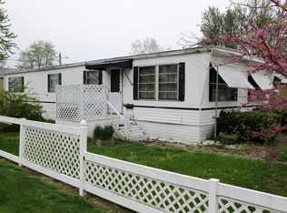 314 S Mill St, Flora, IL 62839