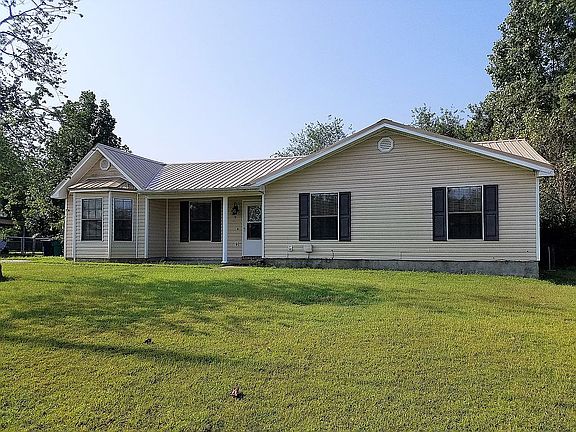 2nd image of 209 Dahlia Dr