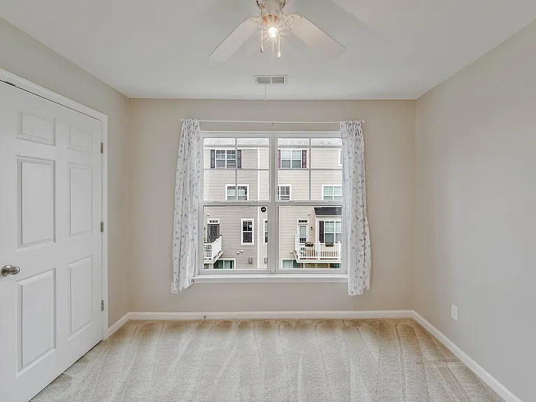 25218 Briargate Ter — Photo 15