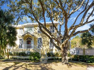 4230 8th St, Saint Simons Island, GA 31522