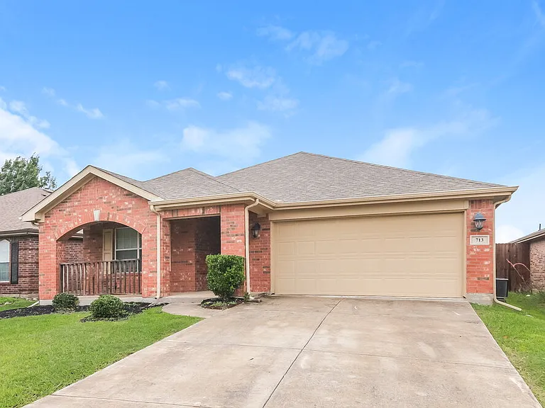 713 Cedar Cove Dr — Photo 3