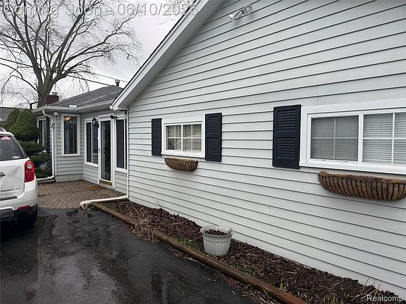 2nd image of 4901 Pointe Tremble Rd