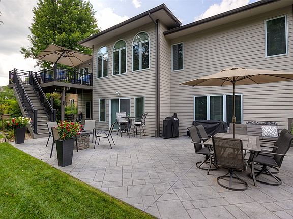4th image of 9812 Brookview Dr