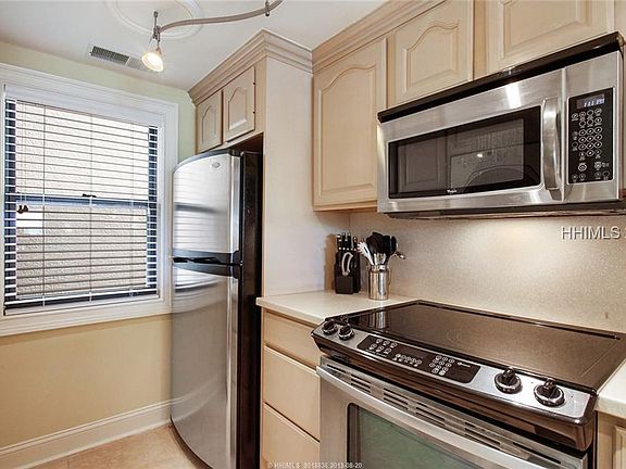 5th image of 2 Shelter Cove Ln APT 252