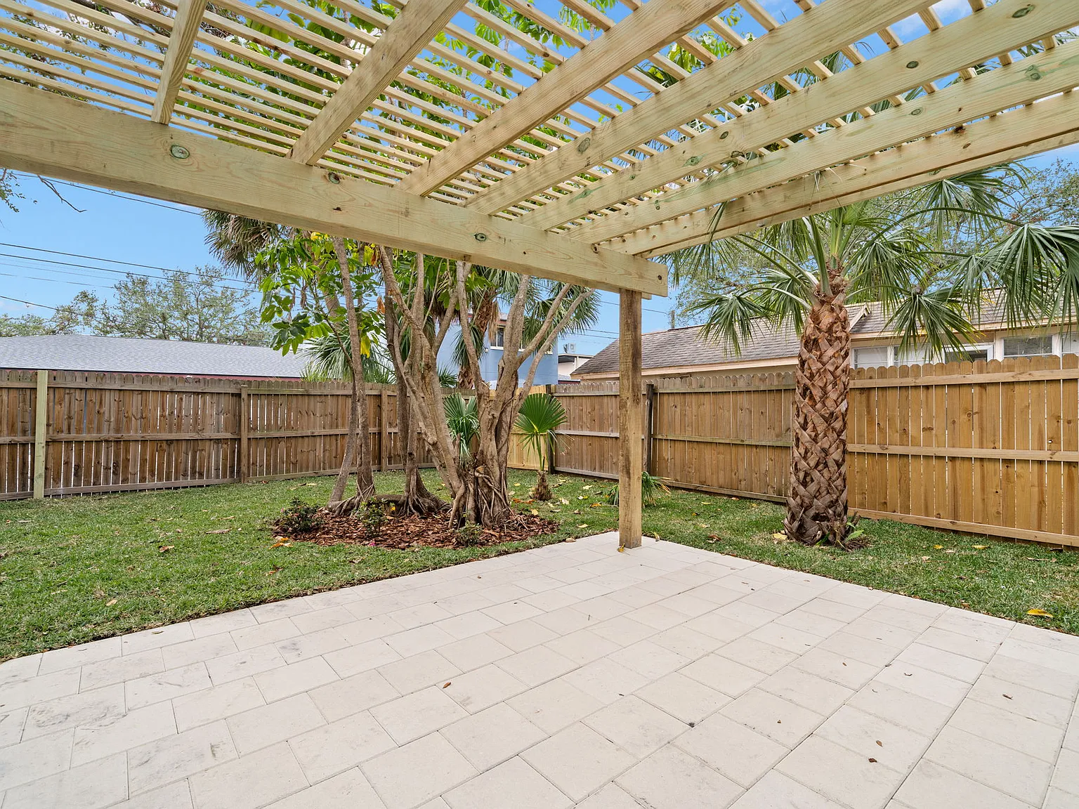 3 bed, 1261 sqft, $3,500 — Photo 3