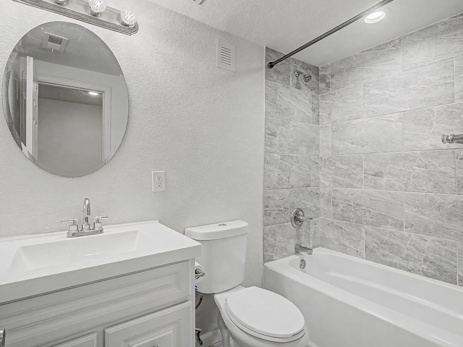3 bed, 5088 sqft, $700 — Photo 2