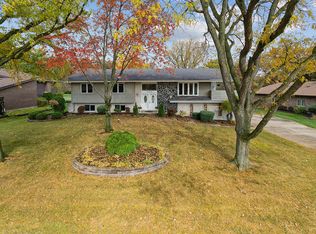 19W456 Deerpath Ln, Lemont, IL 60439