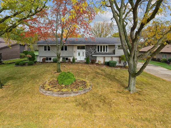 19W456 Deerpath Ln, Lemont, IL 60439