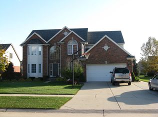 2816 Dina Dr, Troy, MI 48085