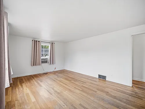 2403 W Everett Ave Photo 1