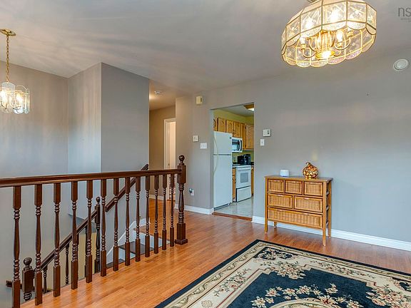 4th image of 89 Boyd Ave