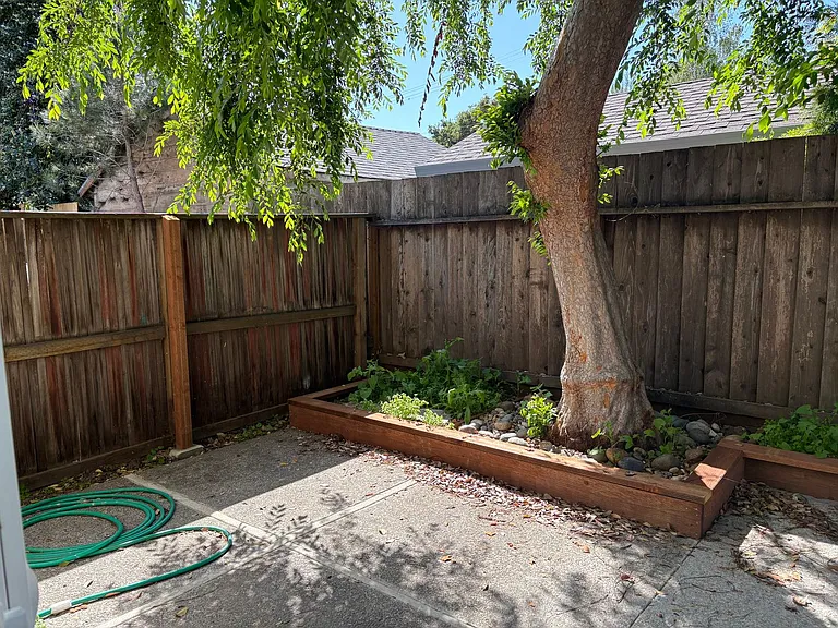 1017 Madera Ave — Photo 7