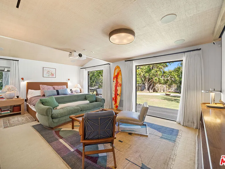 7038 Dume Dr — Photo 27