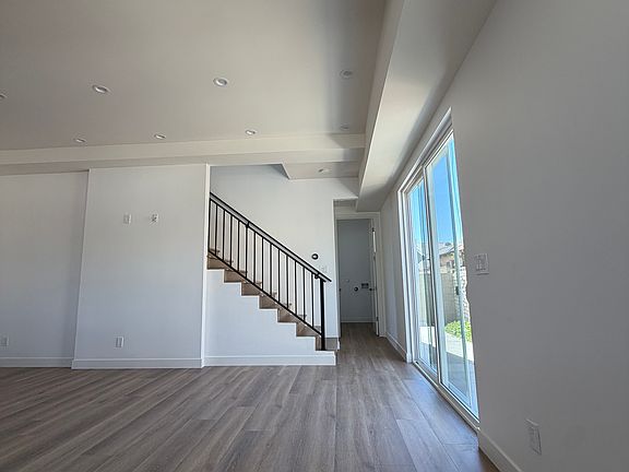 5th image of 6441 N Beck Ave