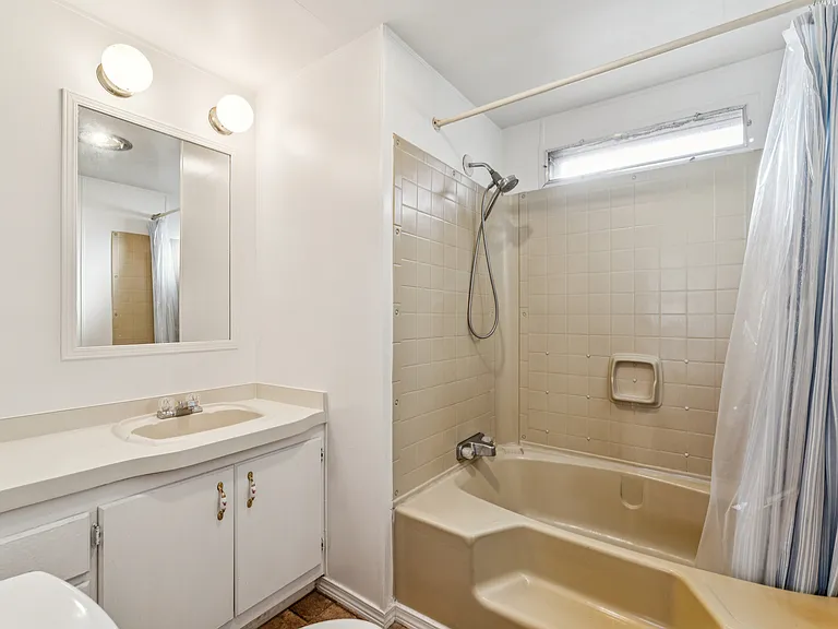 131 Adams St — Photo 11