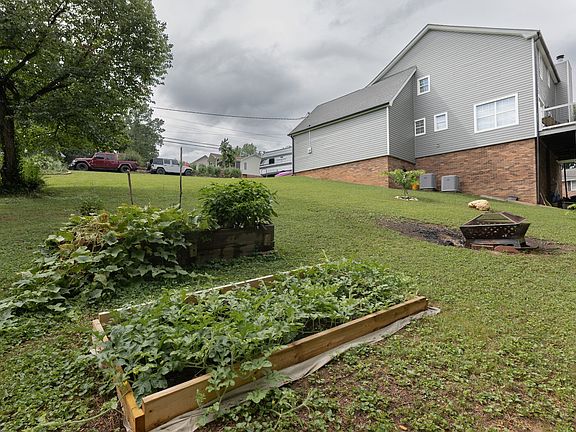 5th image of 400 Ivy Way NW