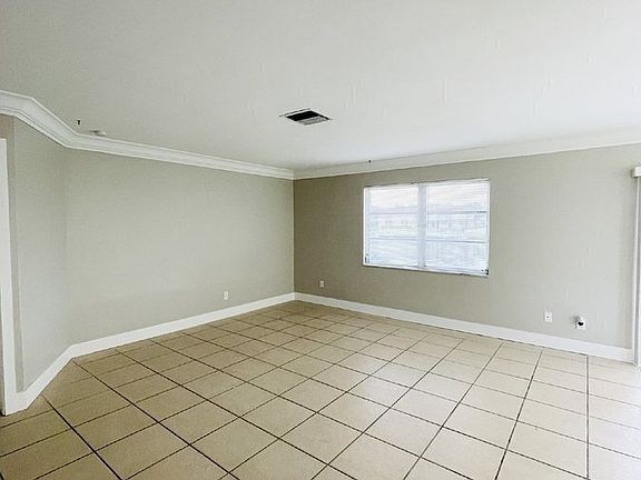 3rd image of 4111 SE 18th Pl #B